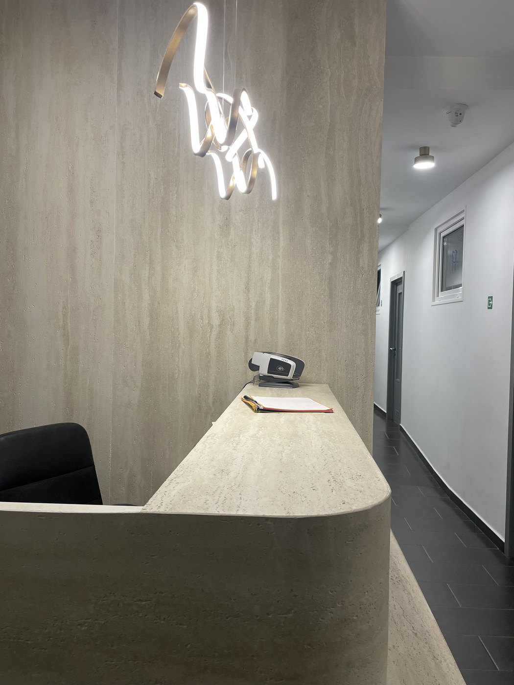 Banque d'accueil cabinet dentaire — vue 4