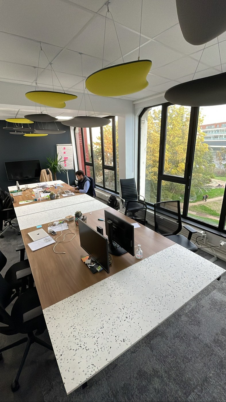 Table de conférence écoresponsable sur mesure