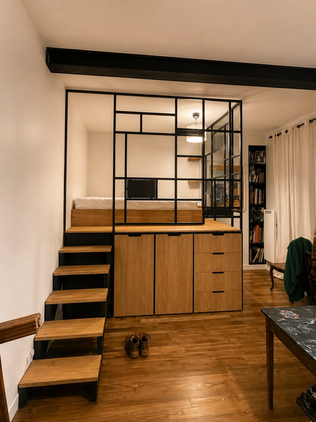 Lit estrade studio Paris 18e — structure acier thermolaqué, vue 1