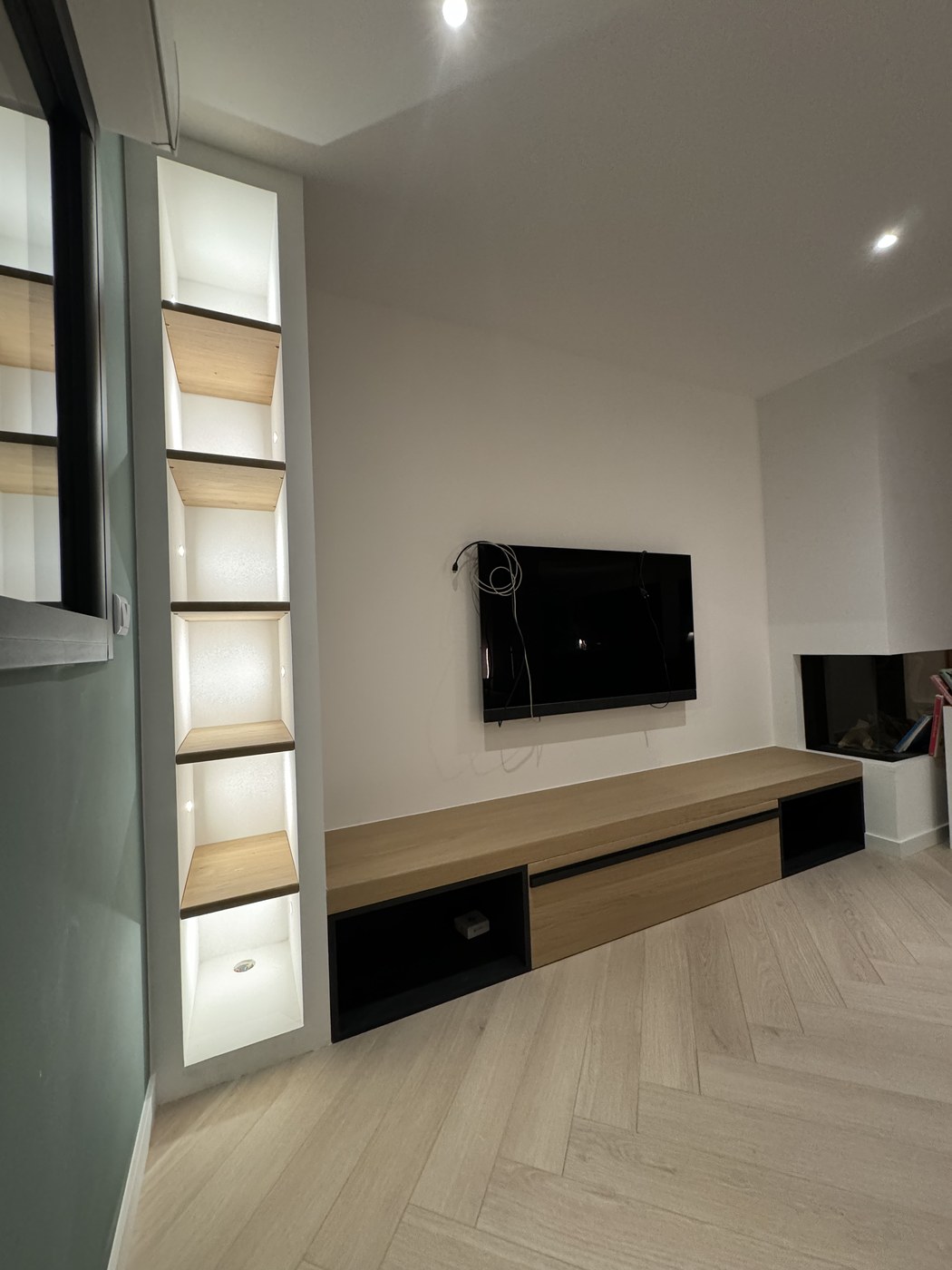 Meuble TV avec range-bûches Valchromat noir — vue 2