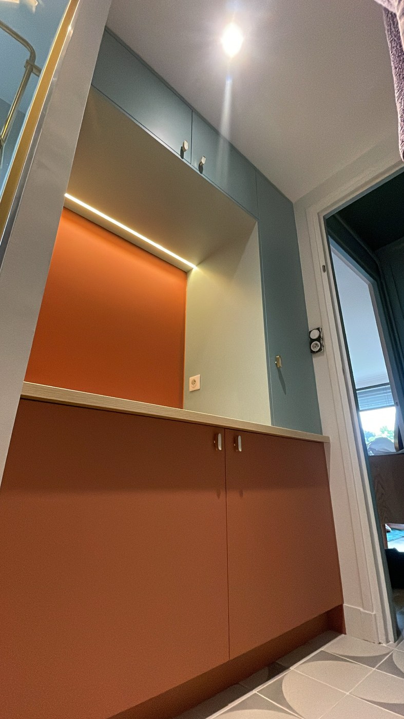 Salle de bain colorée MDF hydro mat — vue 2